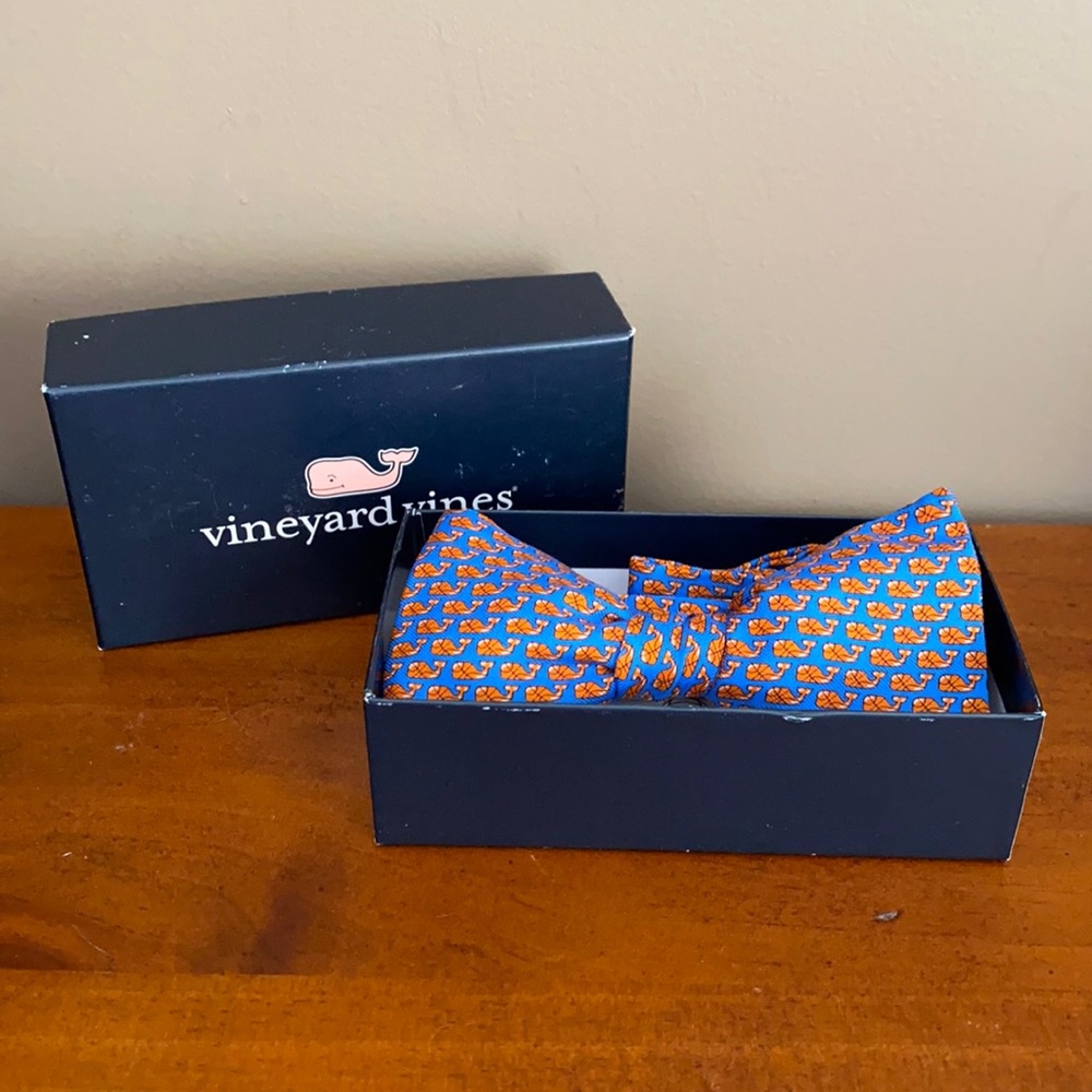 Vineyard Vines Men’s Whale Basketball Bow Tie NIB